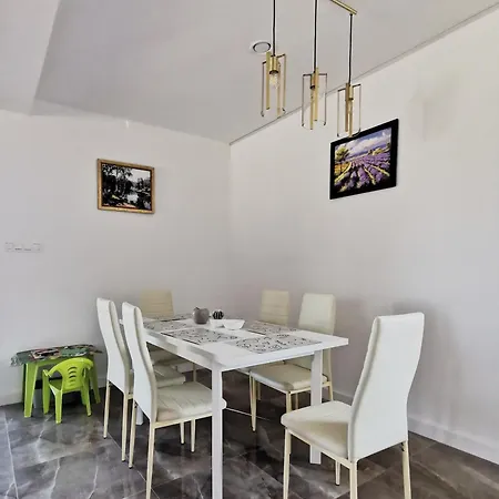 Ewychatki Nowoczesny Z Widokiem Na Snieznik בקתה Stara Lomnica